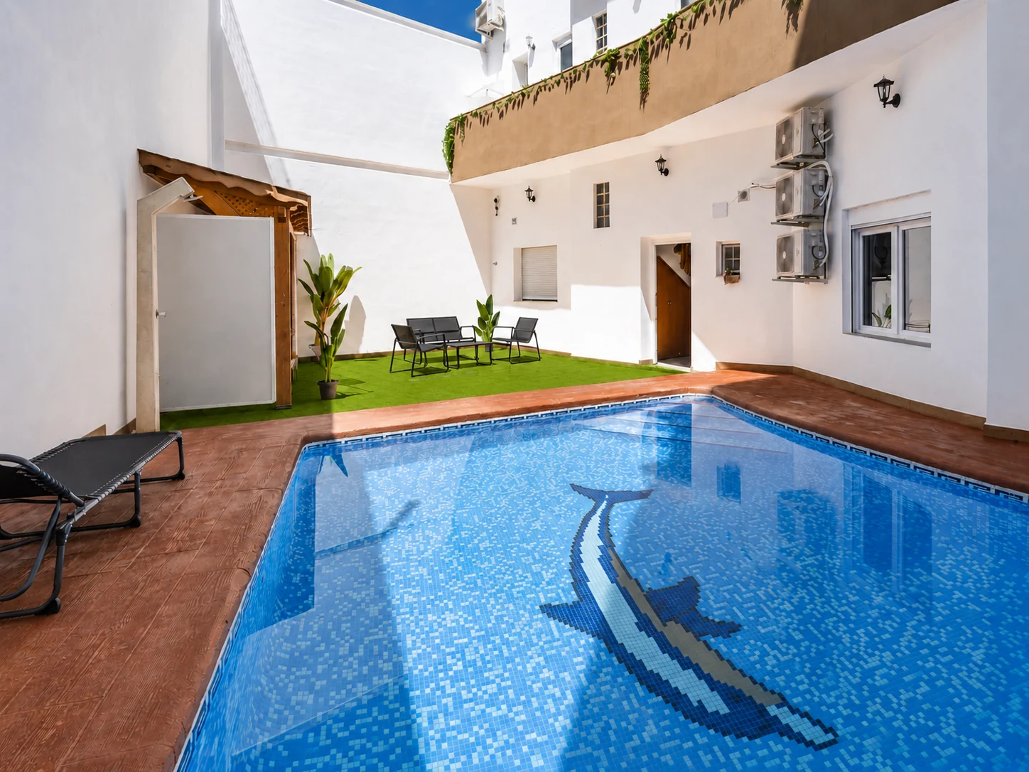 Piscina exterior de Sanchis Studios